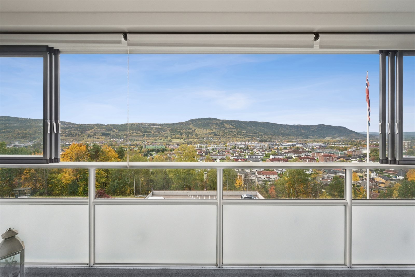 Langstrakt utsikt mot nærområdet. Galleribilde