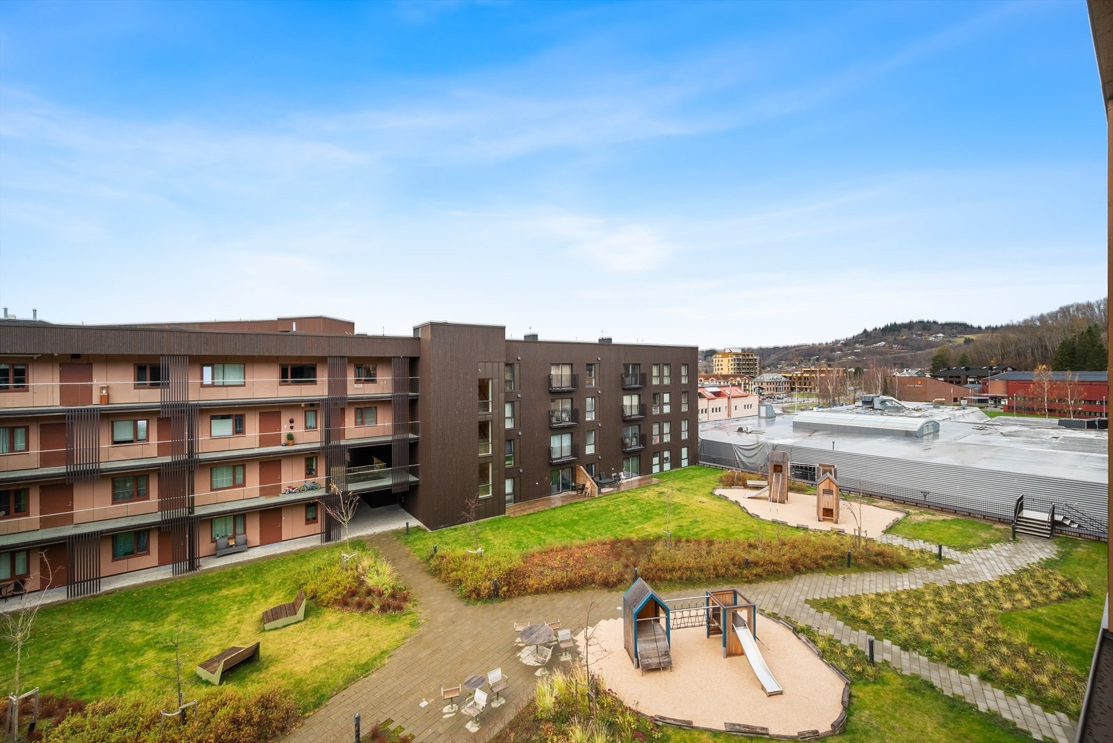 Toppetasjen gir deg nydelige sol- og utsiktsforhold! Galleribilde