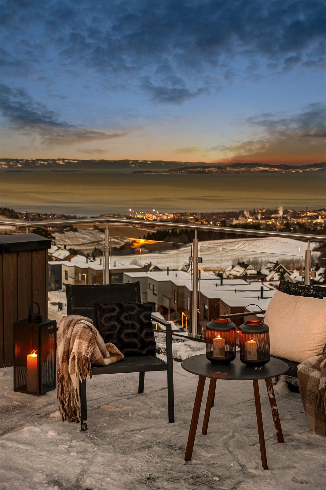 På takterrassen har du solen fra tidlig morgen til solnedgang midtsommers. Galleribilde