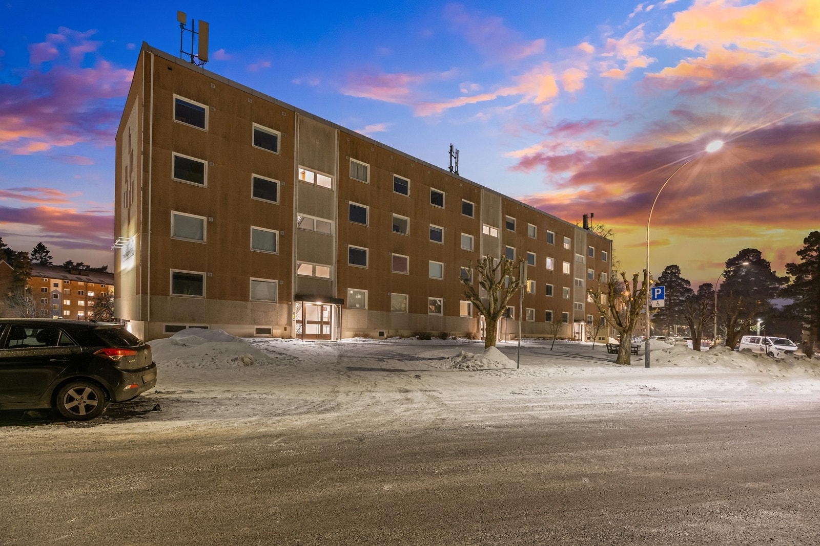 Leiligheten ligger praktisk plassert i høy 1.etasje, og har enkel adkomst. Perfekt for både eldre og barnefamilier. Galleribilde