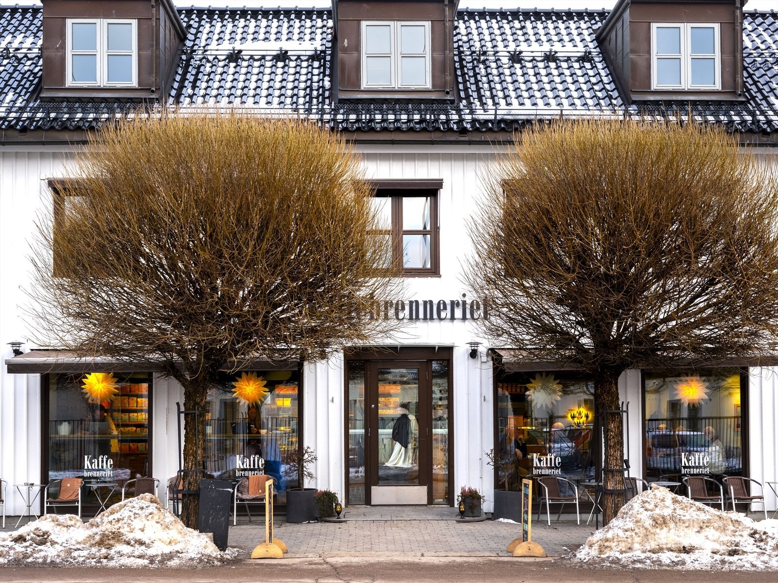 Holtet har ulike serveringssteder- bla Kaffebrenneriet. Galleribilde