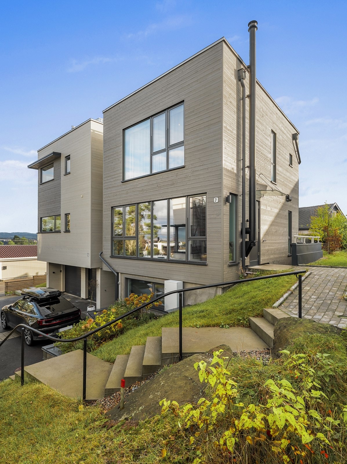 Boligen er en del av et prosjekt ferdigstilt i 2023, tegnet av K12 Arkitekter. Galleribilde