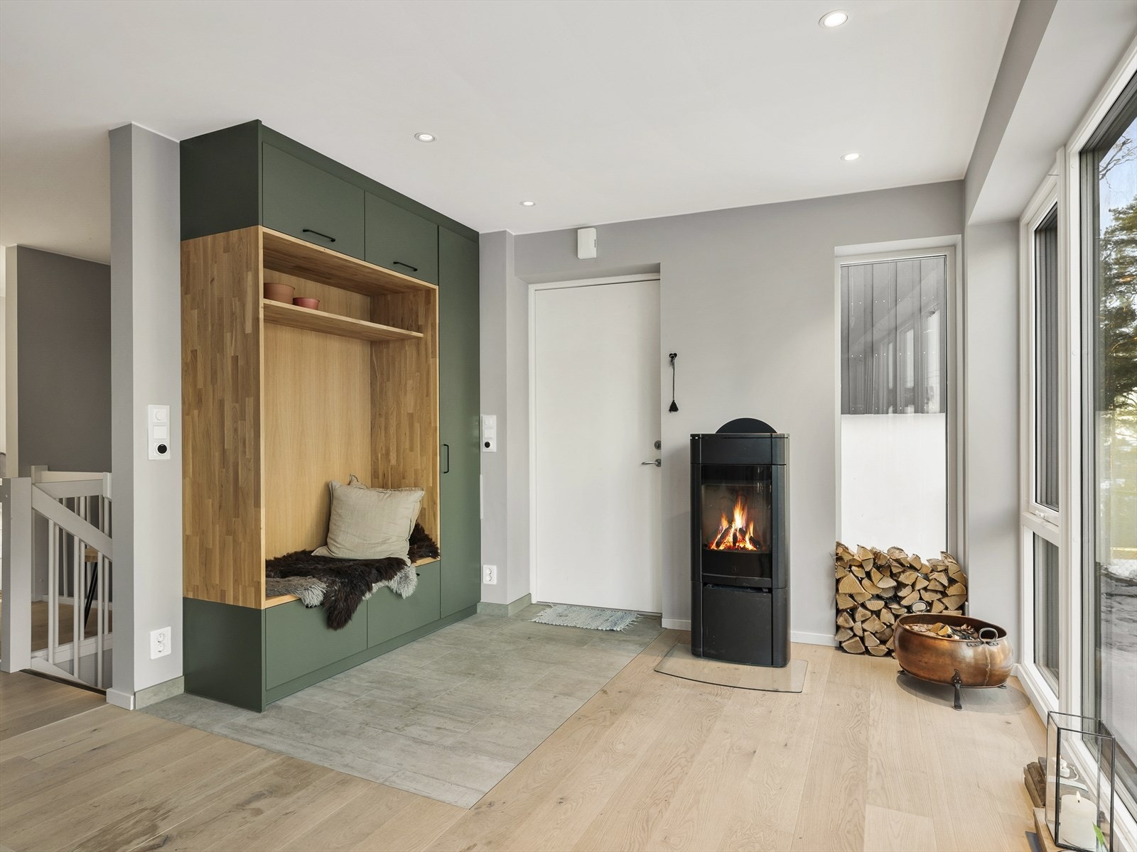 Den effektive peisovnen gir lun varme på kalde dager. Galleribilde