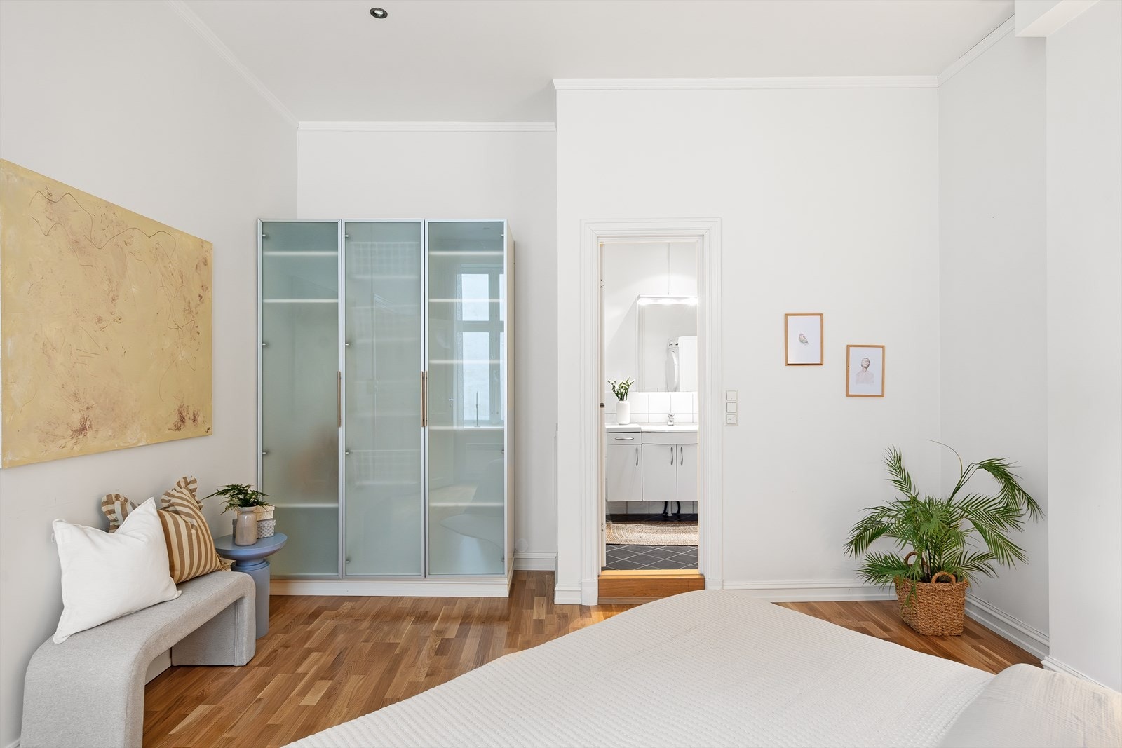 Her er det også god plass til et stort garderobeskap. Galleribilde