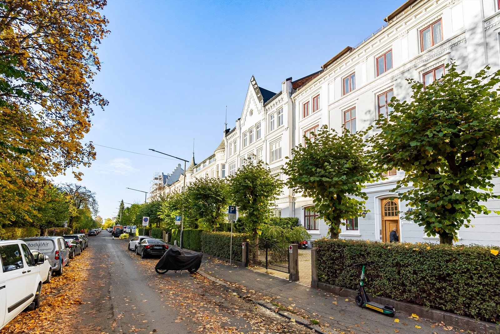 Her bor du med skoler, offentlig kommunikasjon, tur og rekreasjonsområder samt noen av byens mest populære handlegater like utenfor døren. Galleribilde