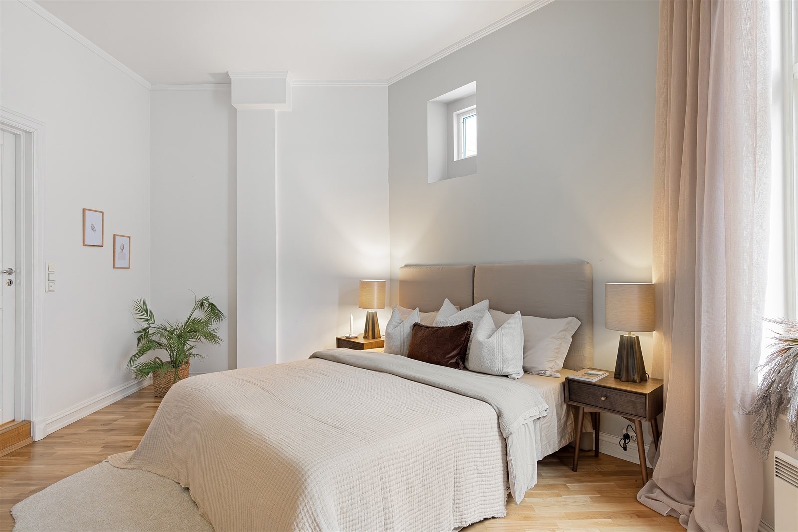 Rommet har en imponerende takhøyde på hele 3,16 meter! Galleribilde