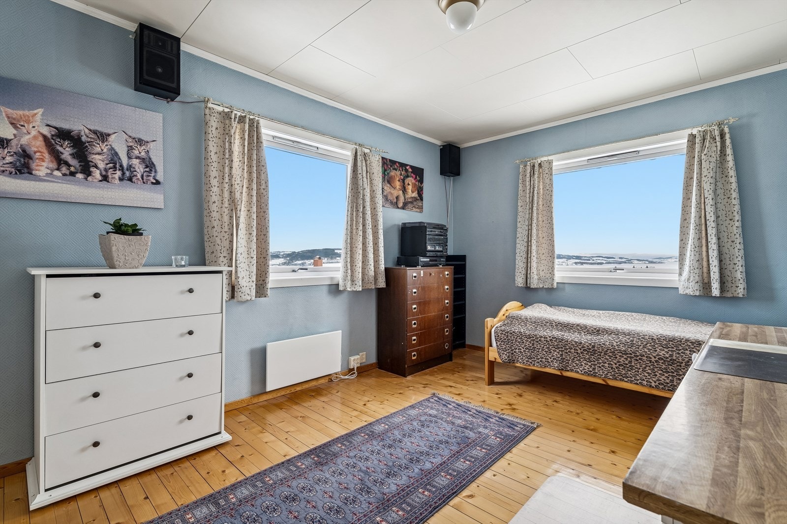 Et av soverommene i andre etasje med heltre gulv. Galleribilde