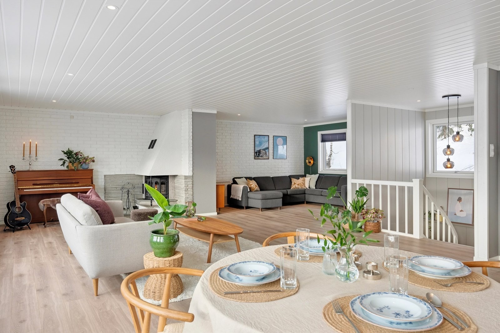 Stuens gode utforming gir fleksible muligheter for naturlig soneinndeling. Galleribilde