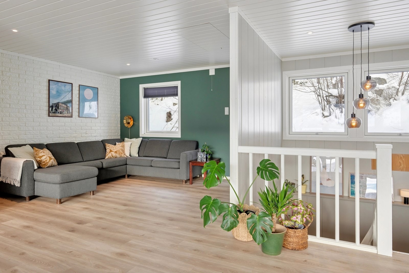 I stuen kan du skape lage sosiale soner til både avslapning, måltider og sosialt samvær. Galleribilde