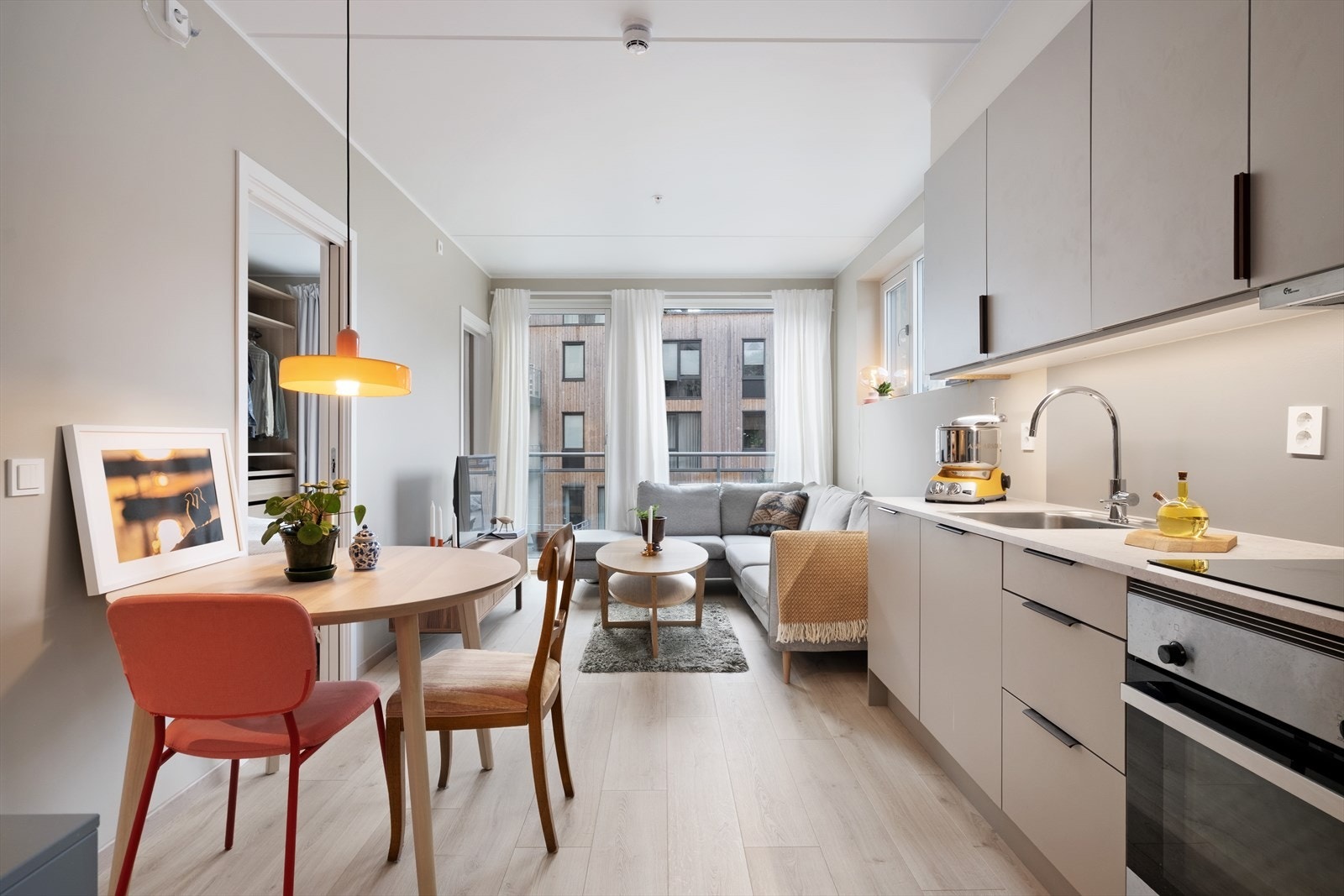 Her får du ei sentrumsnær 2-roms leilegheit i 3.etasje med god planløysing. Galleribilde