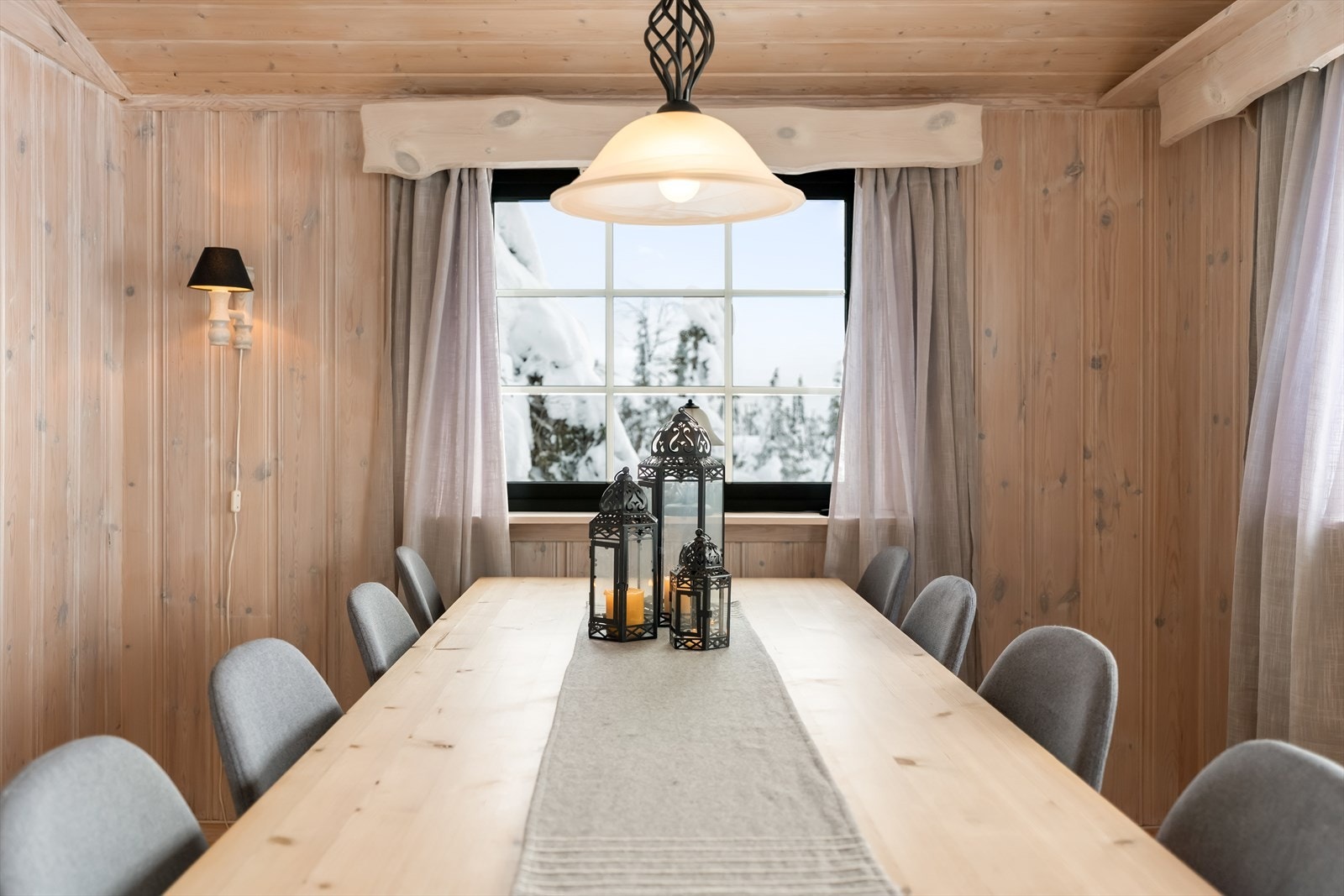 Her kan man fint samle familie og venner til herlige måltider. Galleribilde