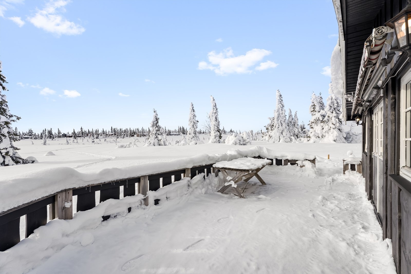 Det er fin utsikt over landskapet. Galleribilde