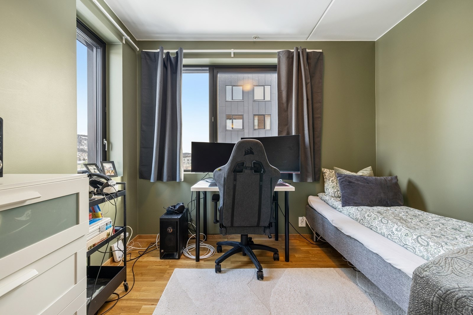 Soverom 2 er noe mindre, men fungerer utmerket som barnerom eller gjesterom. Galleribilde