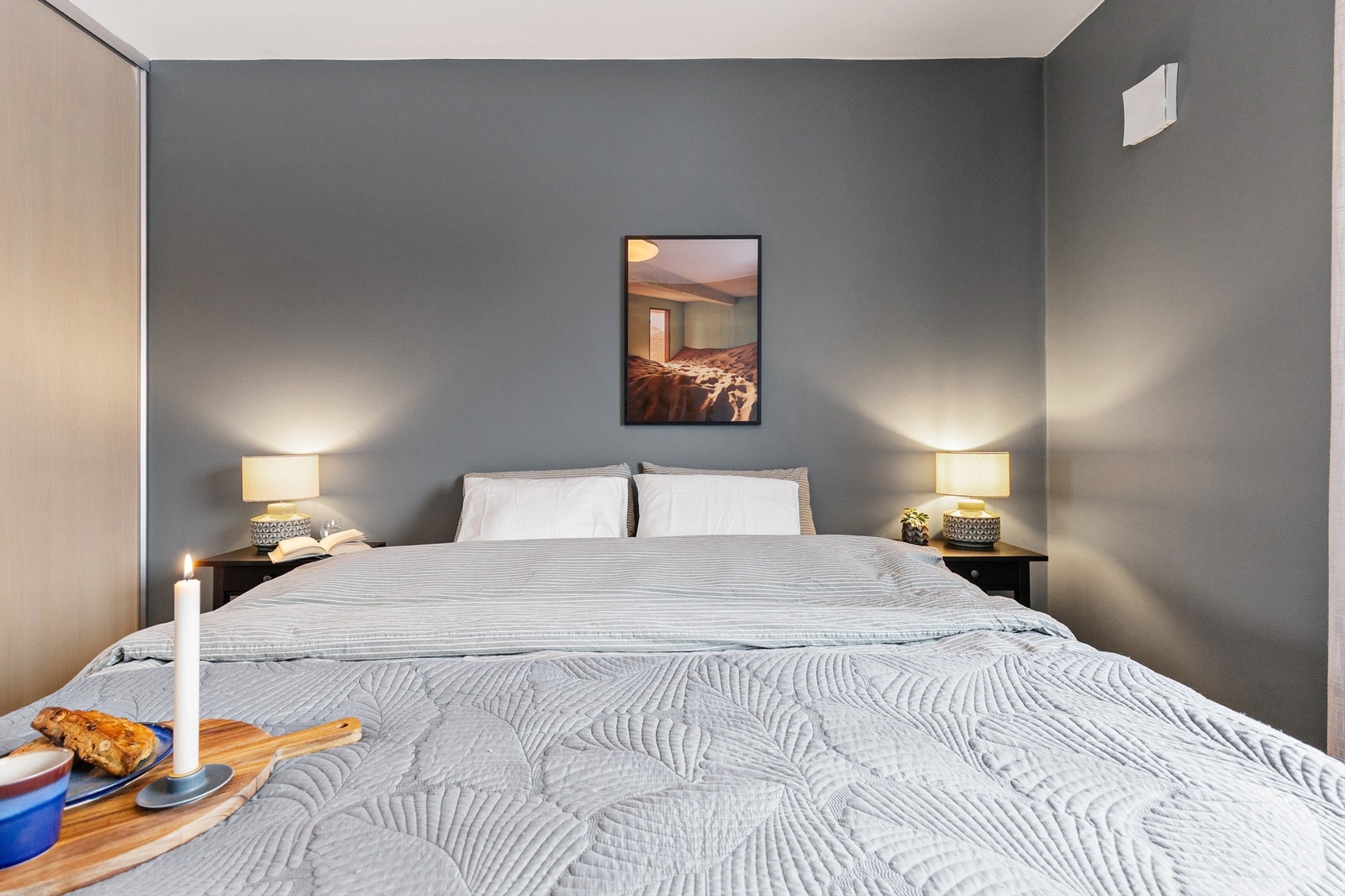 Rommet vender mot rolige omgivelser og har ingen direkte innsyn. Galleribilde