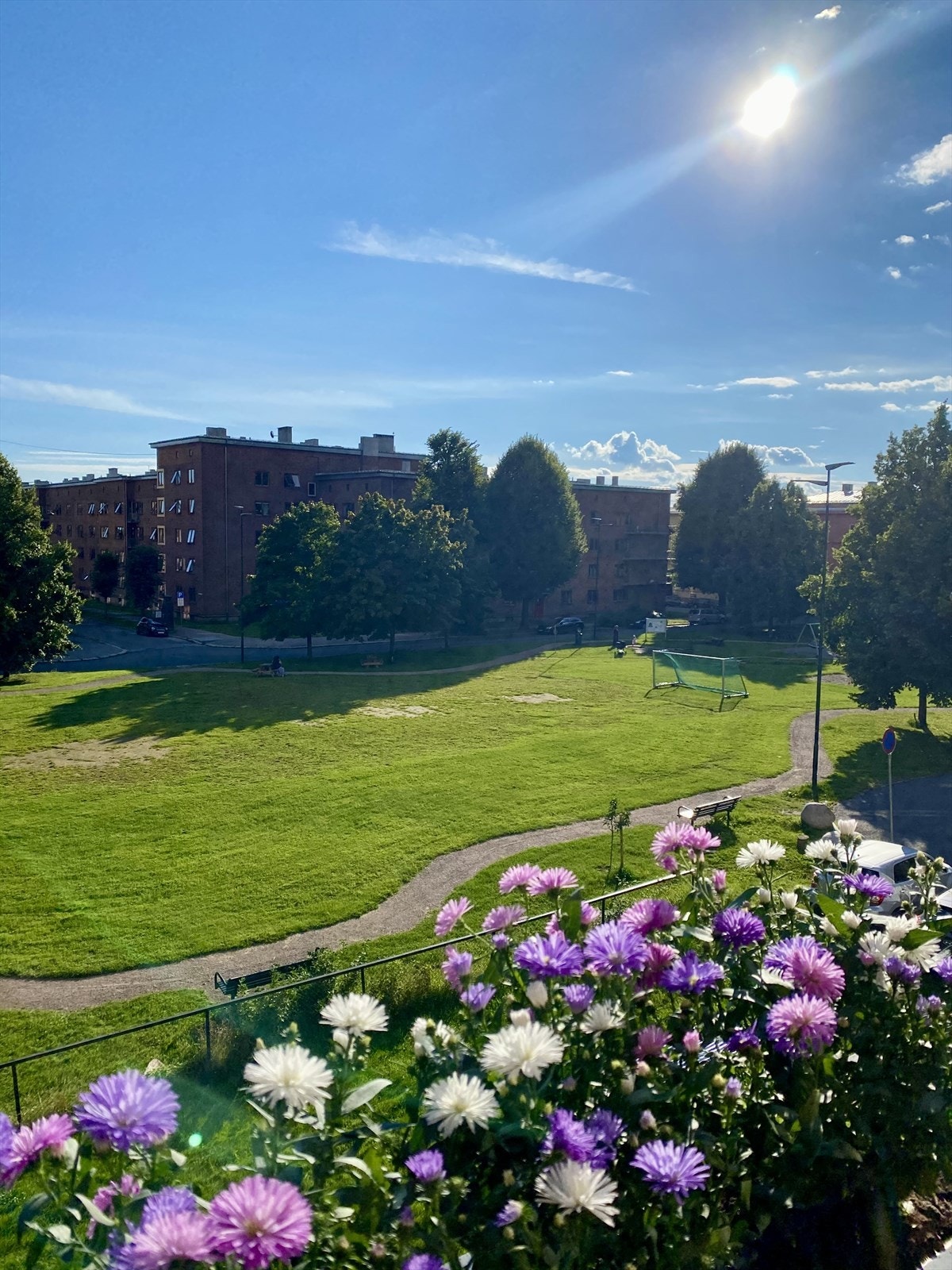 I Edvard Griegs allé 17 ligger du perfekt til ved parken - usjenert og åpent! Galleribilde