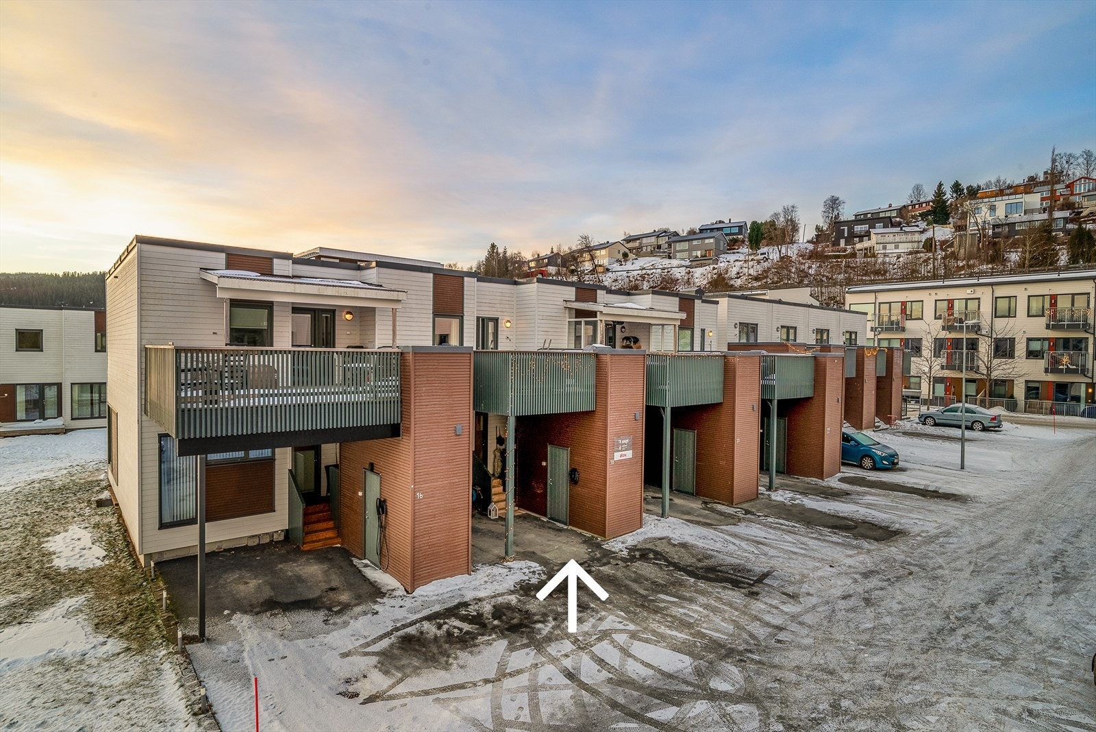 Boligen ligger fint plassert på rekka. Galleribilde