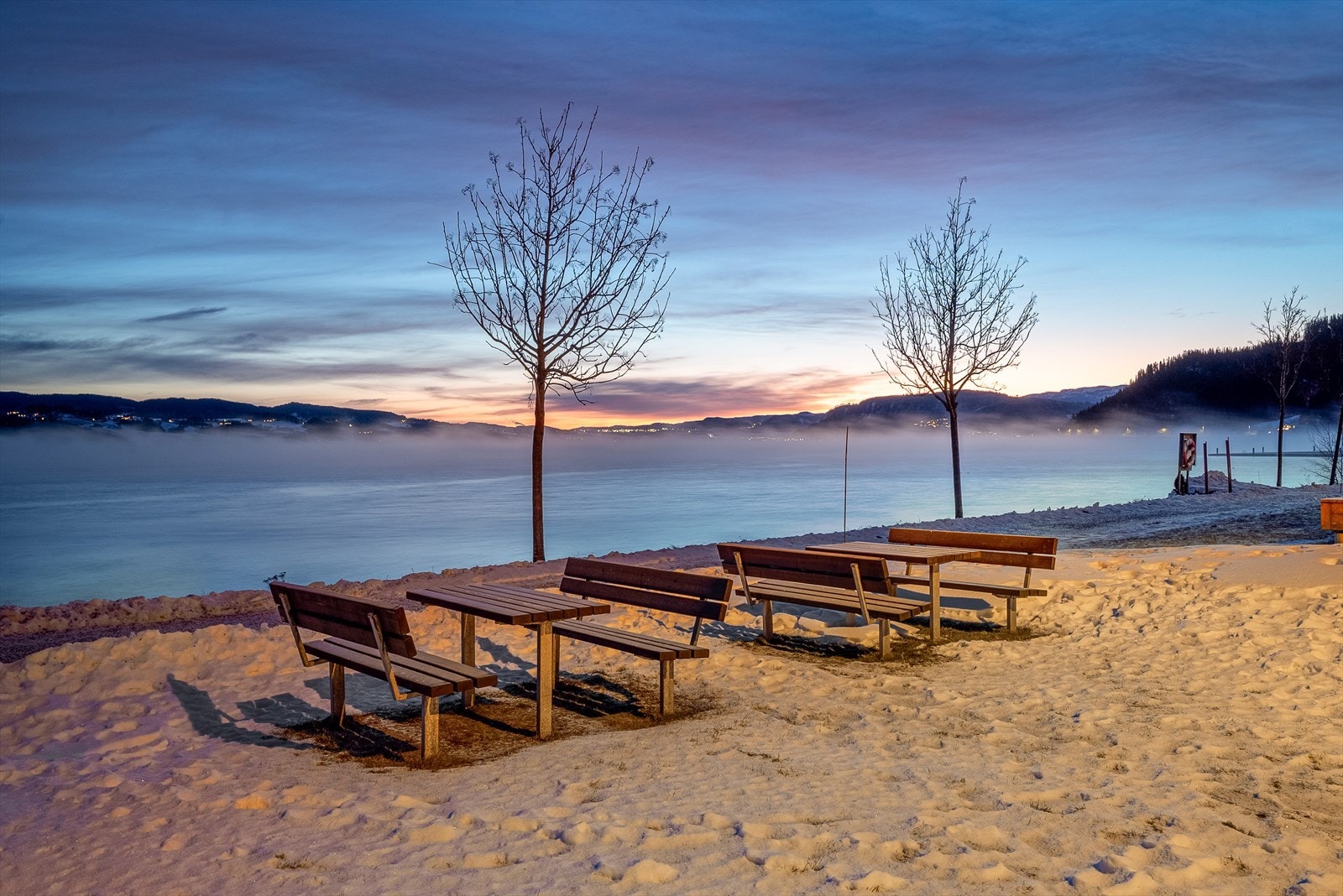 I nærmiljøet finnes gode turmuligheter både langs med sjøen samt skogsstier og vei. Galleribilde