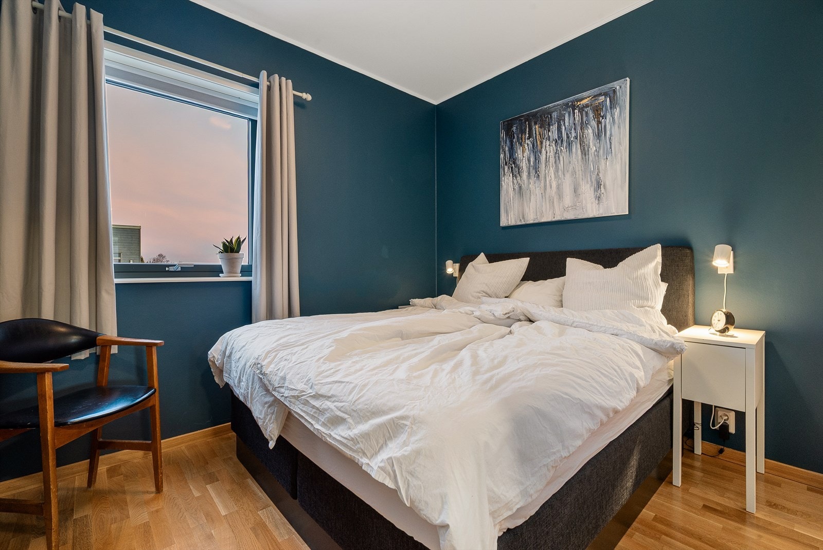 Det er fire soverom i boligen, samtlige er plassert i 2. etasje. Galleribilde