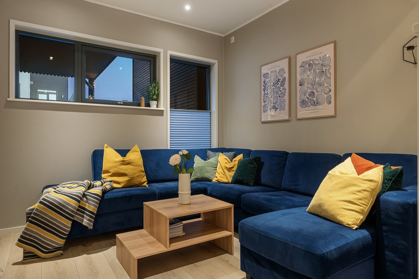 Det er god plass til flere sittegrupper. Galleribilde