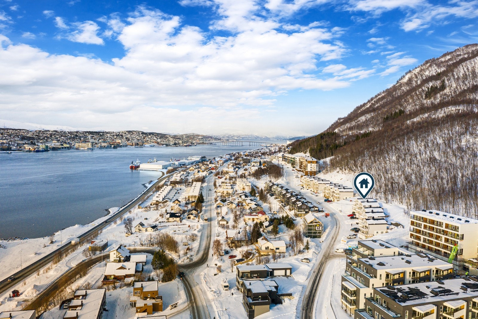 Ca. 10 minutters kjøring inn til Tromsø sentrum Galleribilde