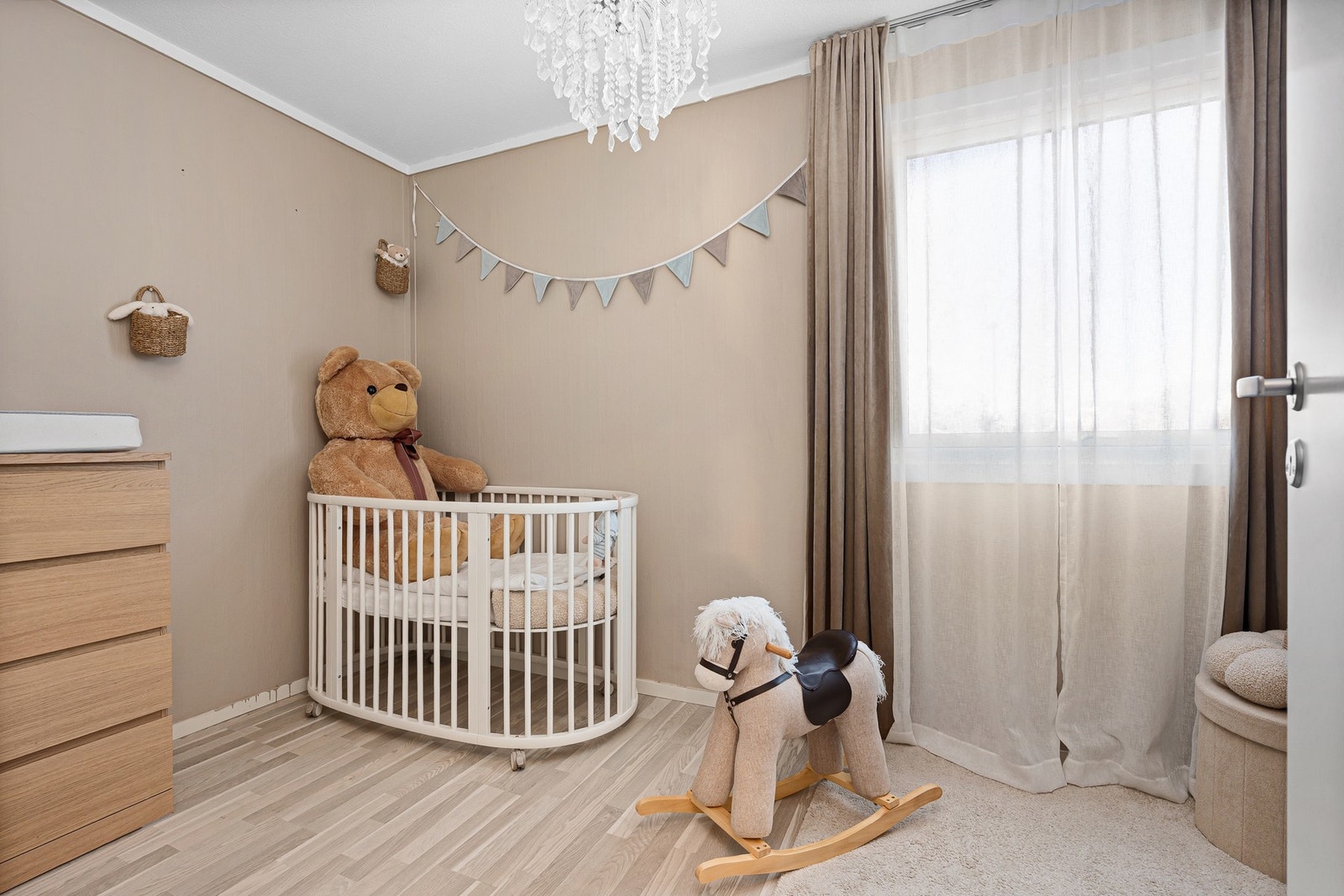 Det er totalt tre soverom i leiligheten. Galleribilde