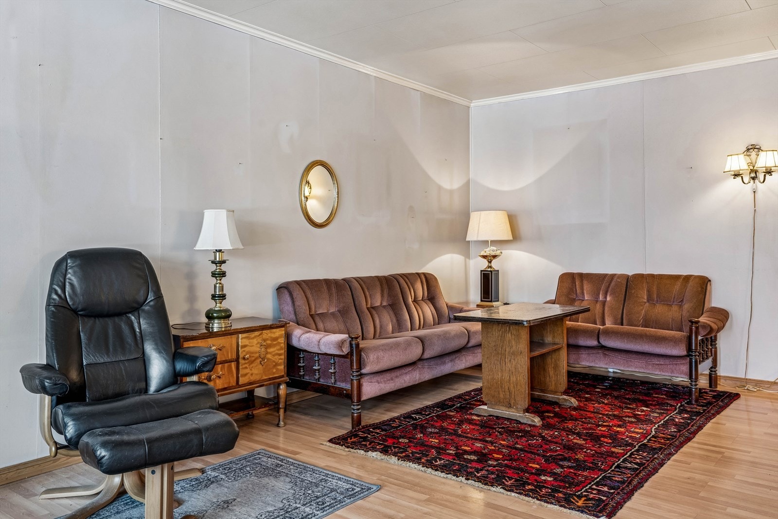 Stuen har god plass til både sofagruppe og annet ønsket møblement. Galleribilde