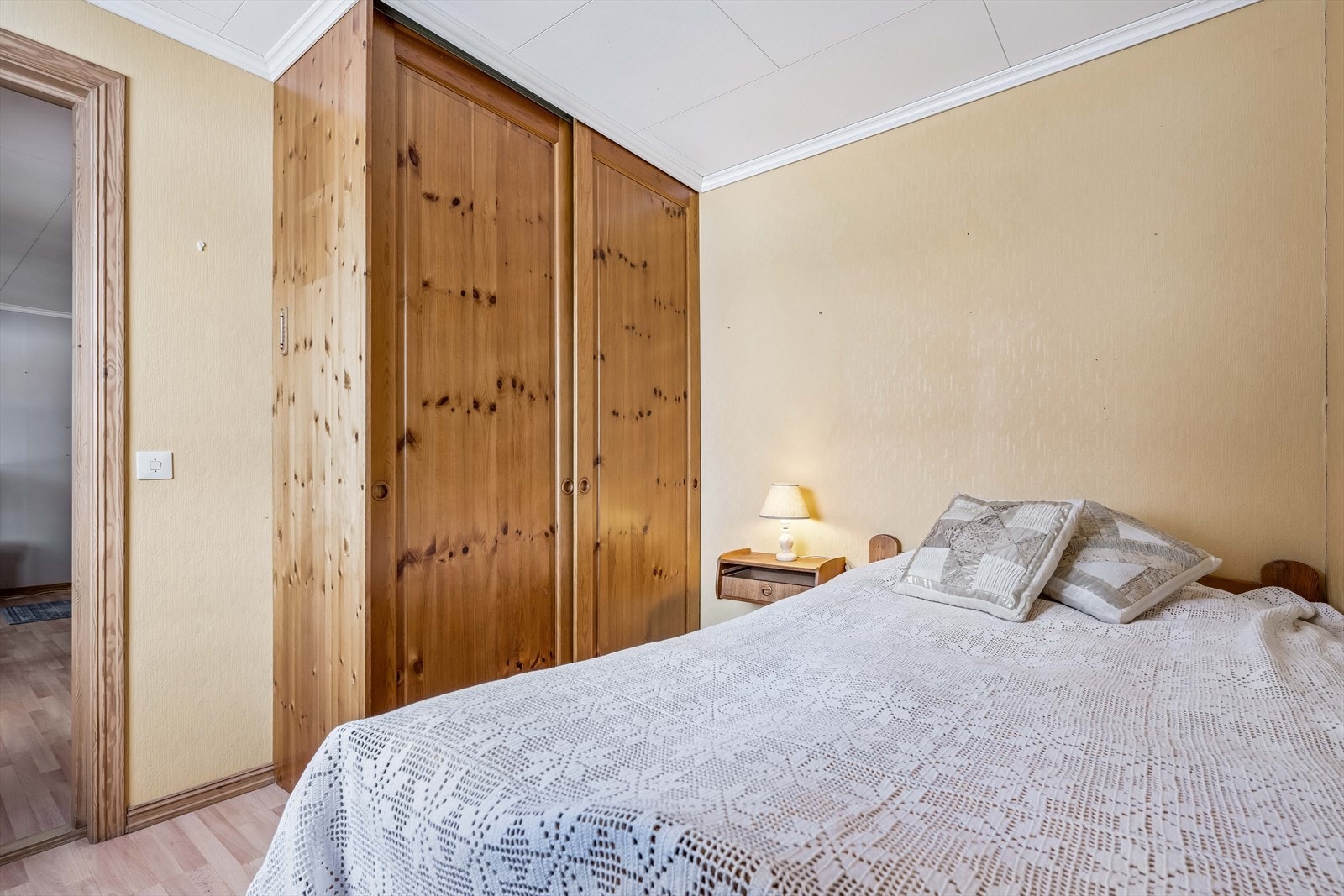 Soverommet er av god størrelse med plass til seng og garderobeløsning. Galleribilde