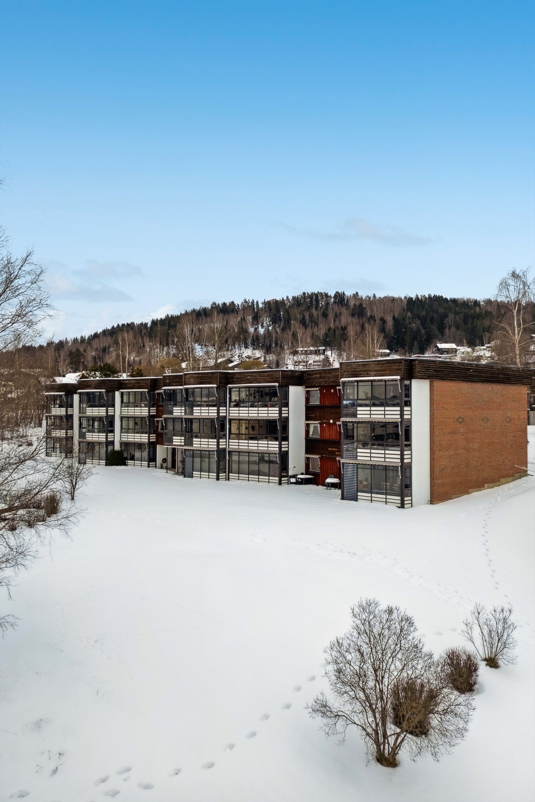 Fra eiendommen er det umiddelbar nærhet til skog og mark med flotte turmuligheter. Galleribilde