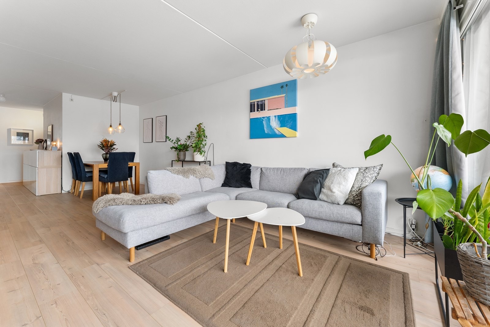 Leiligheten fikk nye gulv i 2020 med gulvvarme i stue og gang Galleribilde