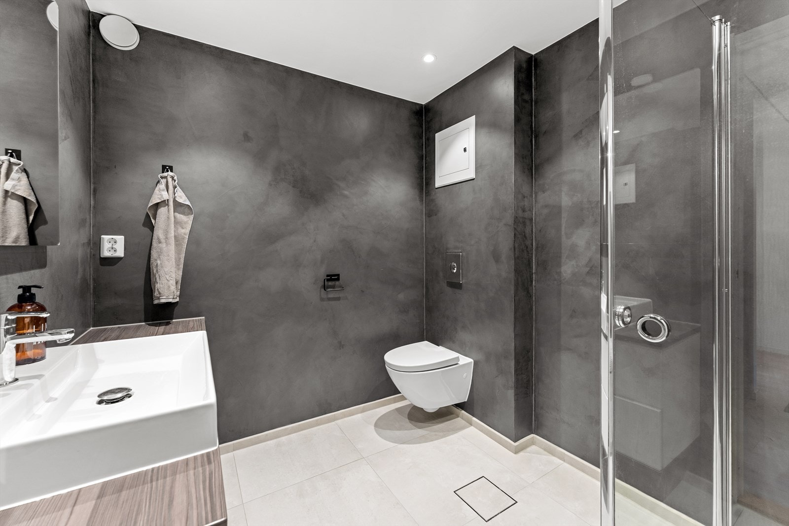 Rehabilitert bad fra 2018 av god størrelse. Galleribilde