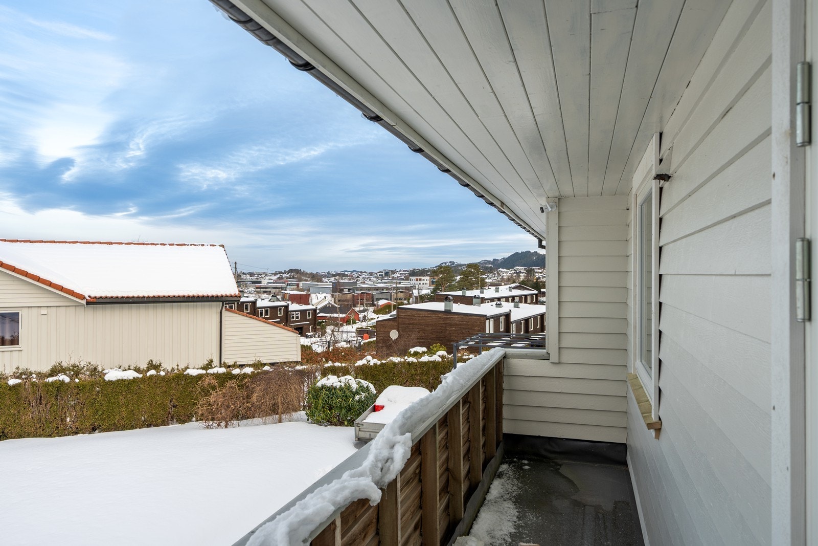 Luftealtan ut fra hovedsoverommet. Galleribilde