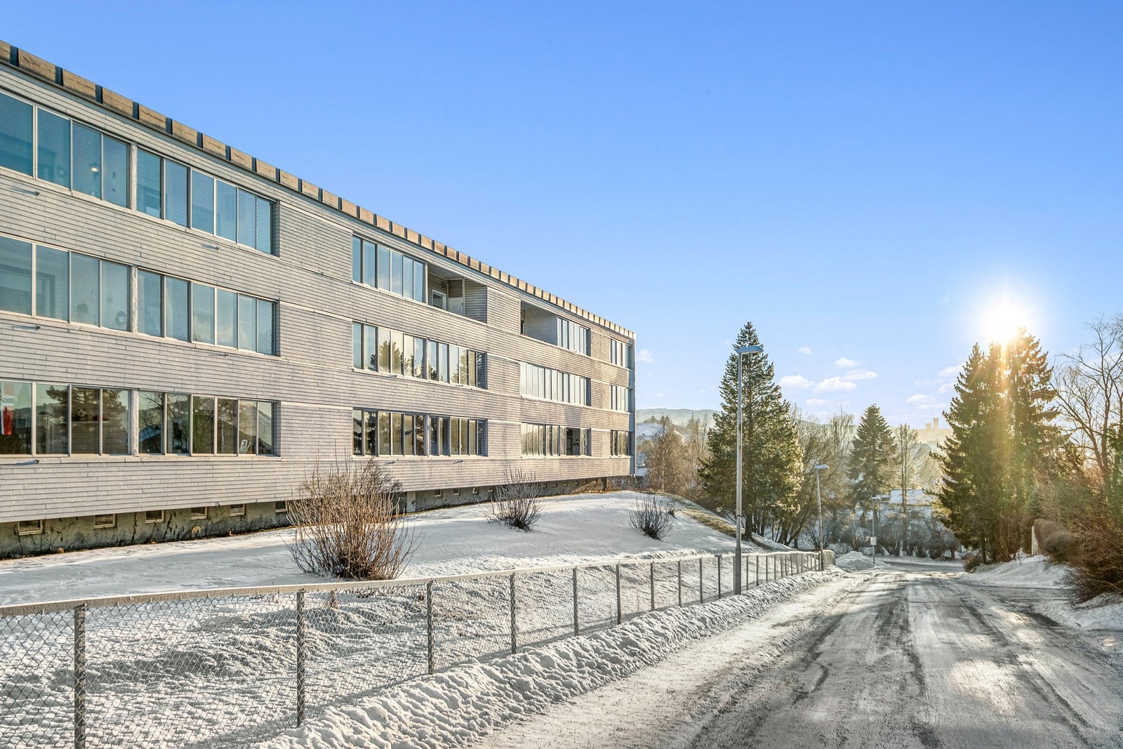 Leiligheten ligger fint til i byggets 1. etasje Galleribilde