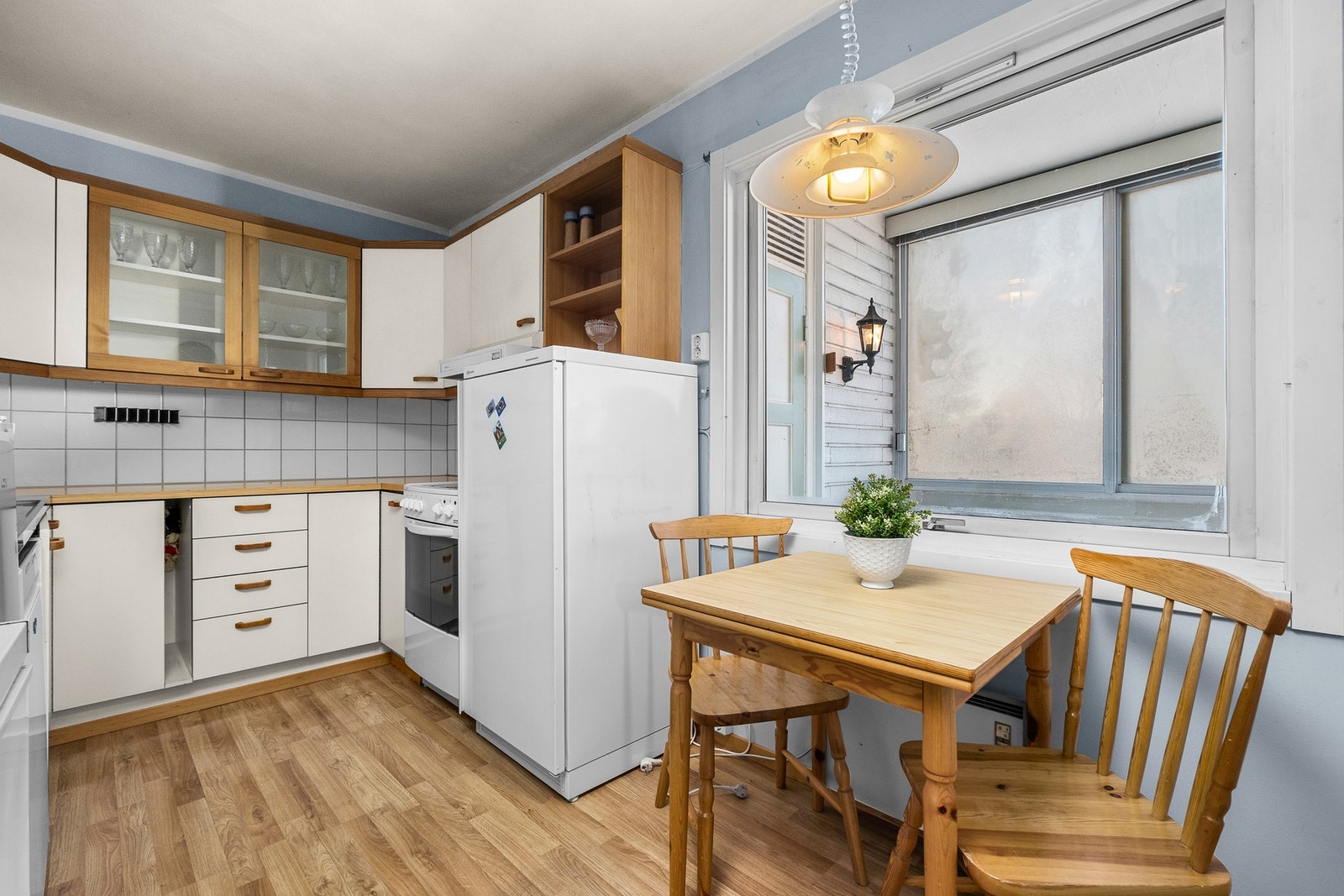 Lyst og romslig kjøkken Galleribilde