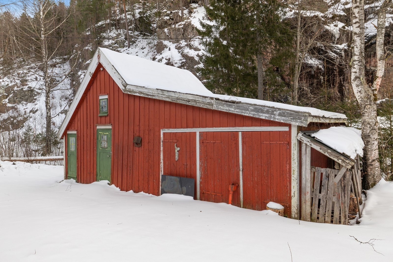 Uthus/eldre garasje Galleribilde
