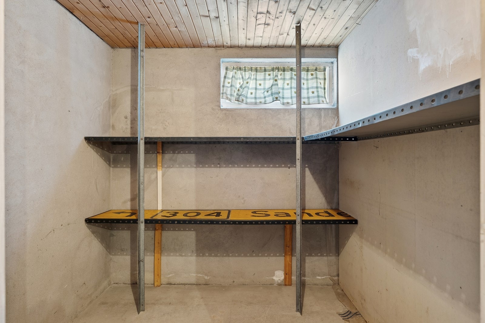 Bod i kjeller. Galleribilde