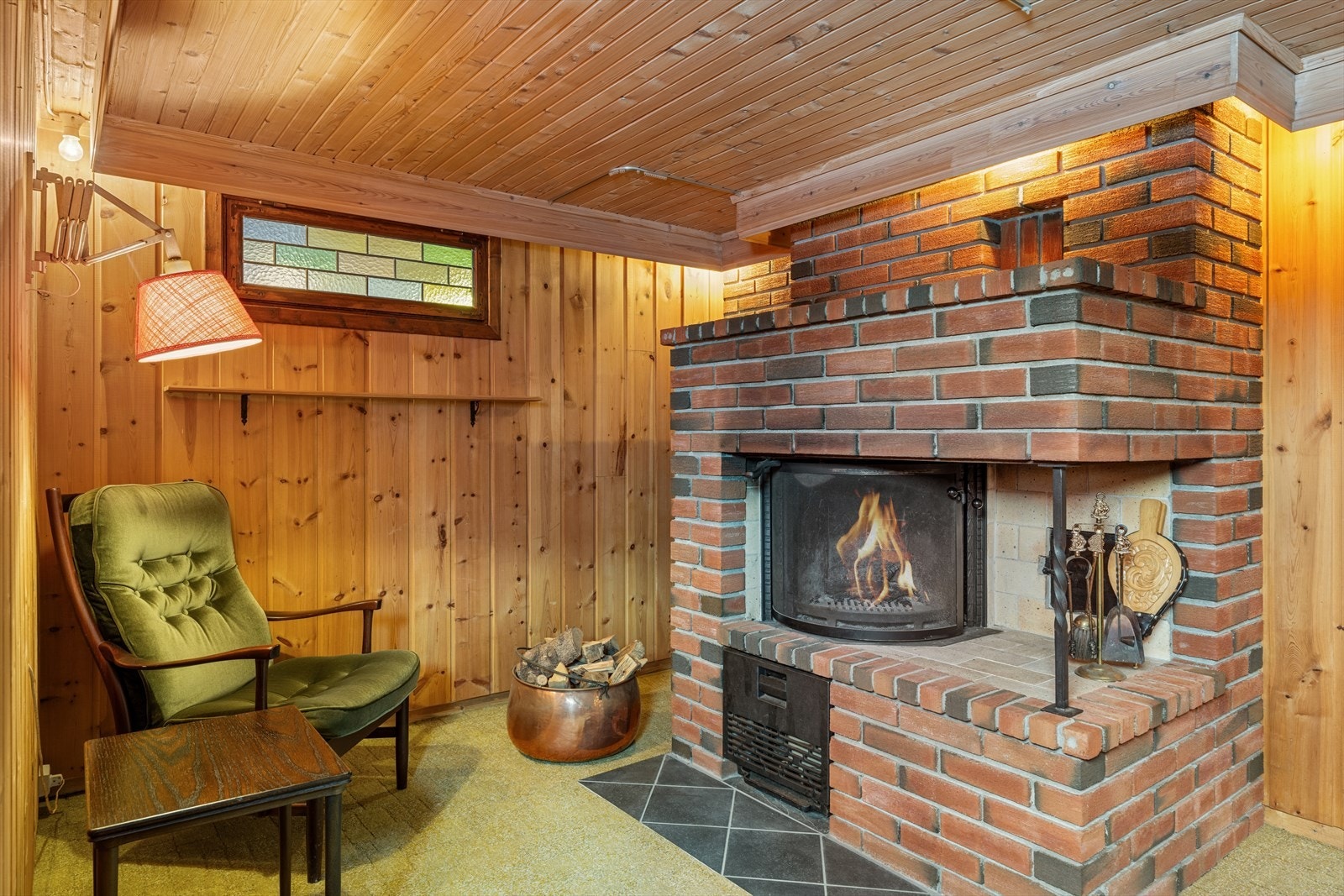 Det betyr at boligen har flere mangler for endringer som er utført på bygningsmassen og det vil være relevant for en ny eier å forsøke å få disse arealene godkjent for å lovlig kunne ta dem i bruk. Galleribilde