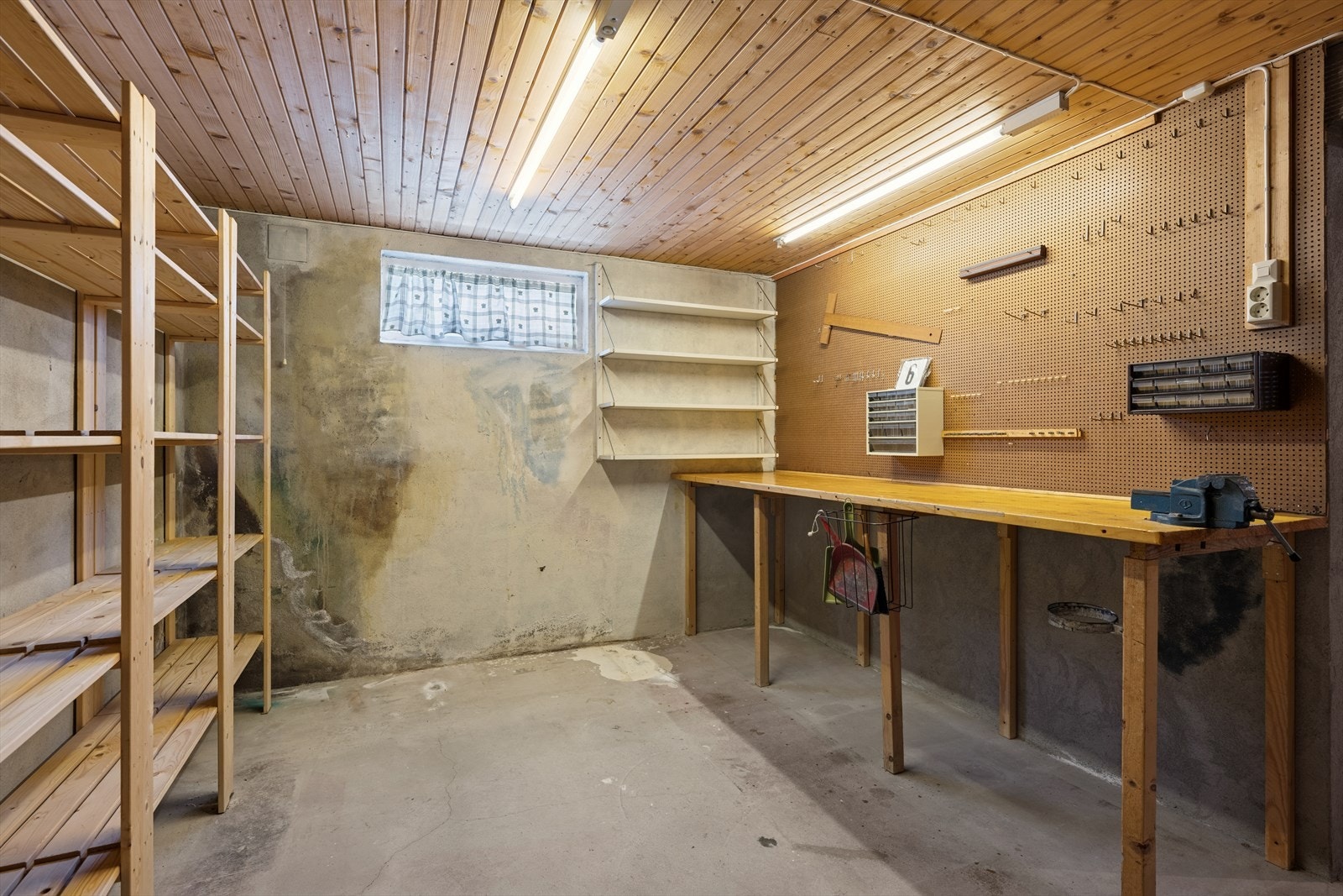 Bod/hobbyrom i kjeller. Galleribilde