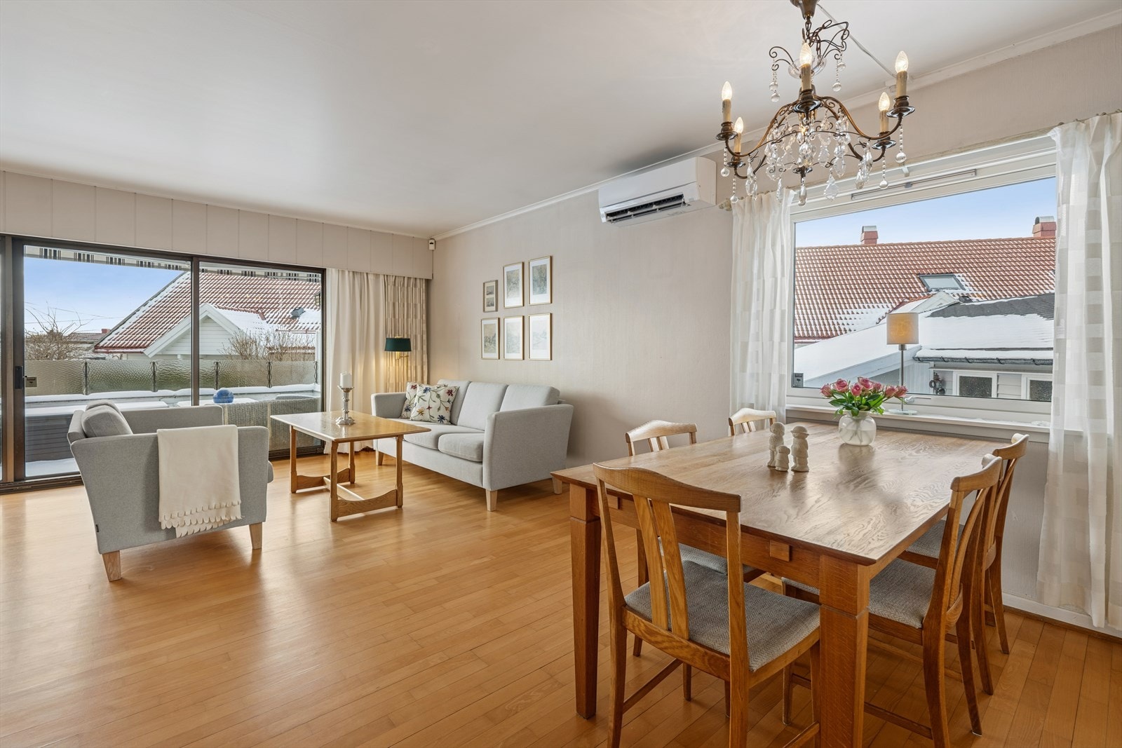 God plass til å møblere med spisestue og langbord. Galleribilde