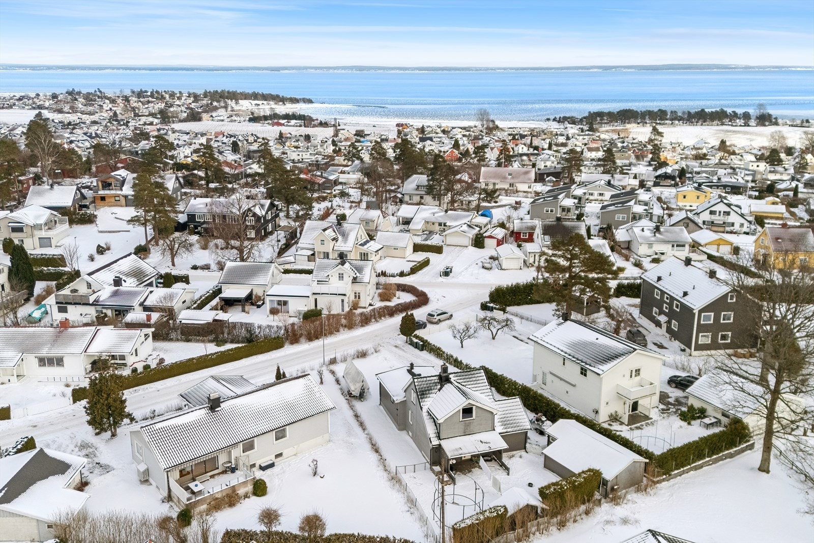 Et voksende og levende nærsentrum med nye møteplasser, butikker og tjenester tett på. Galleribilde