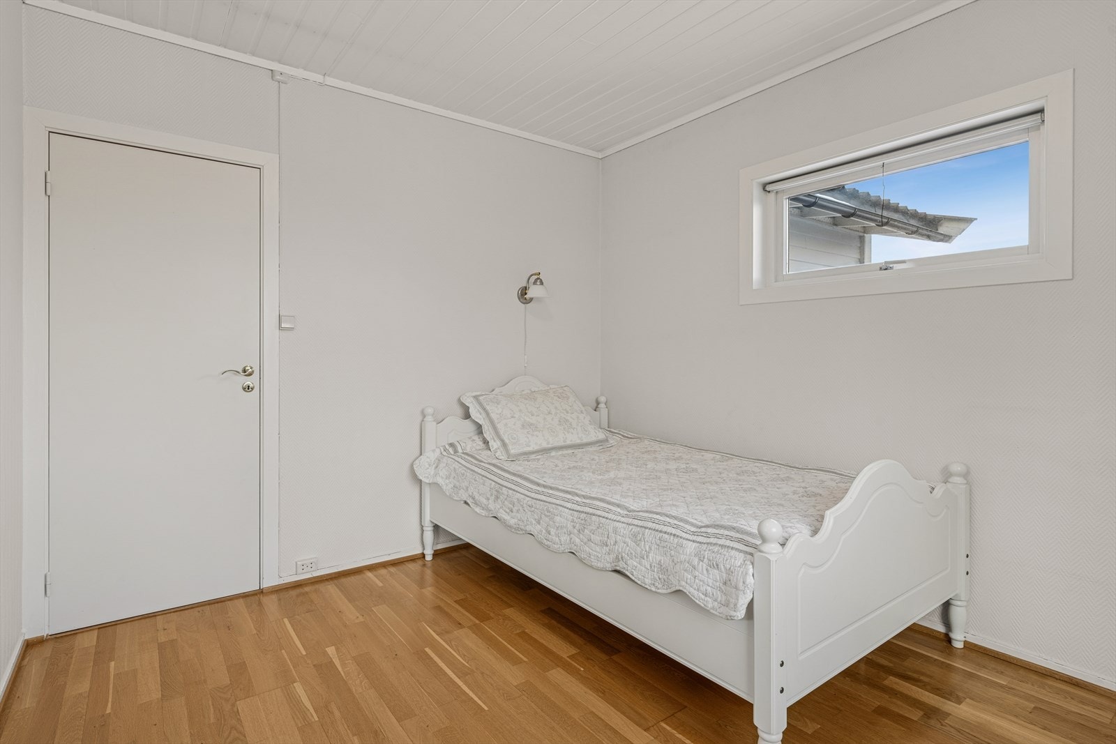 Soverommene har generelt god størrelse og er alle innredet med garderobeløsninger. Galleribilde