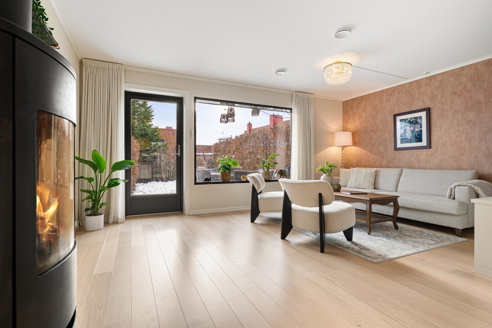 Her får du et innholdsrikt rekkehus over tre plan. Galleribilde