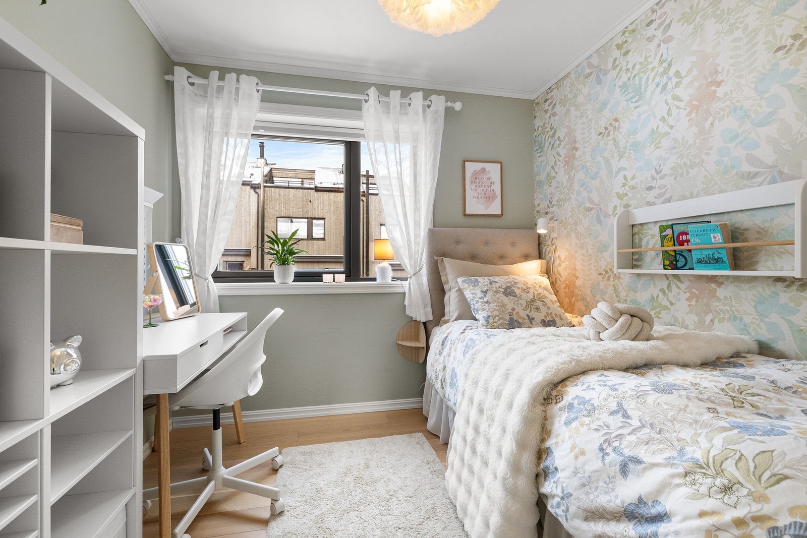 Det er lagt ekstra isolasjon i veggen mellom soverom 2 og 3 for økt lydkomfort. Galleribilde