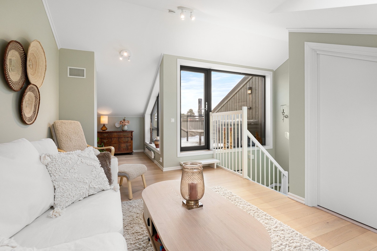 Loftstuen gir familien et verdifullt ekstra oppholdsrom og fungerer perfekt som egen sone for barn og ungdom. Galleribilde