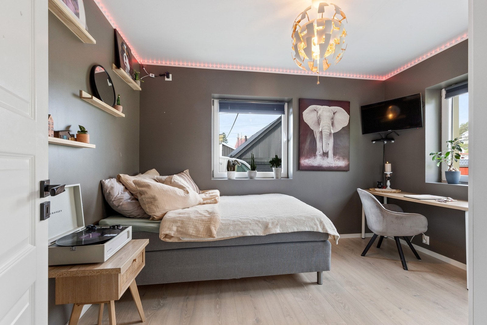 Rom som benyttes som soverom - også av god størrelse.
Rommet er ikke godkjent for varig opphold. Galleribilde