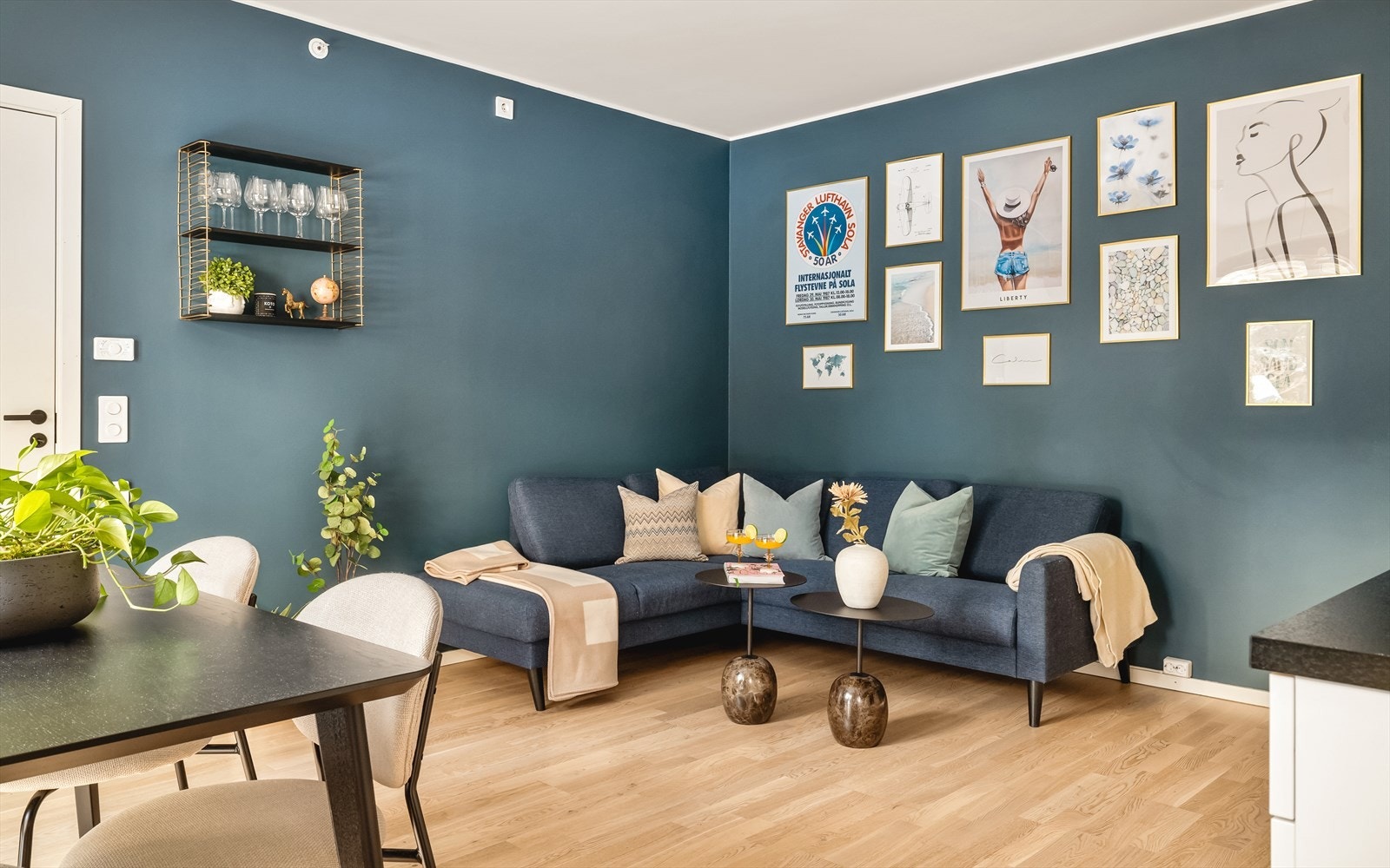 Velkommen til Myrdalsvegen 42F og en nydelig, tidsriktig og moderne 2-roms leilighet med flotte kvaliteter. Galleribilde