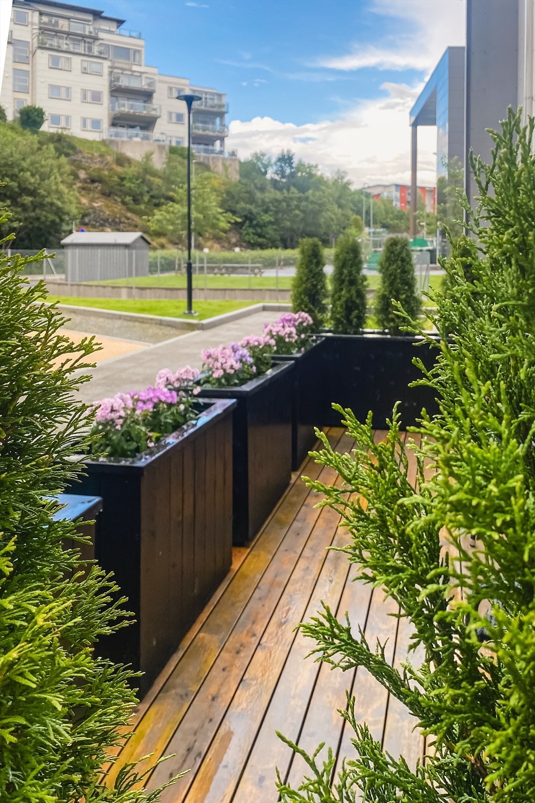 De mange plantekassene gir rom for å endre uteplassen etter eget ønske og sesong. Galleribilde