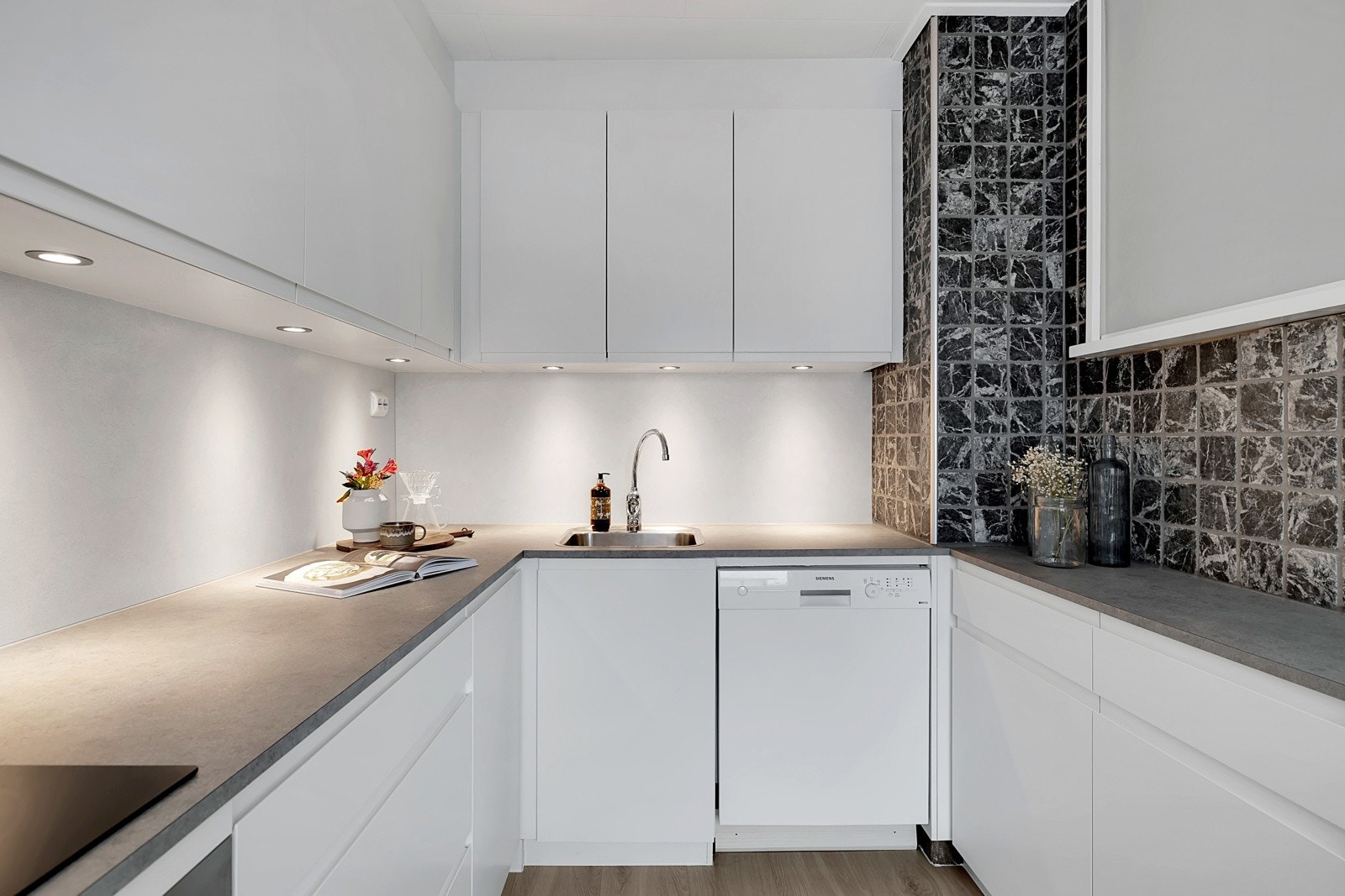 God skap- og benkeplass Galleribilde