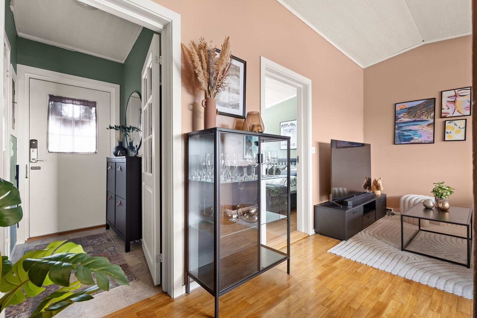 Praktisk planløsning sørger for direkte adgang til alt fra stuen. Galleribilde