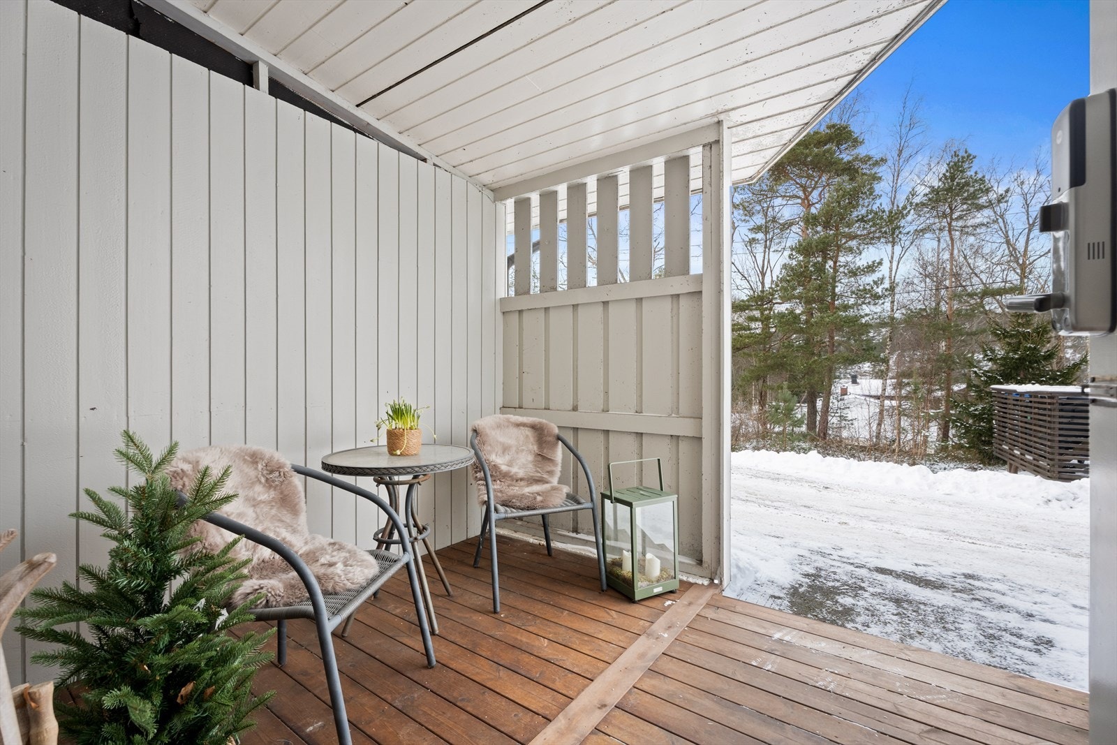 Her kan man sitte skjermet til og nyte kveldssolen. Galleribilde