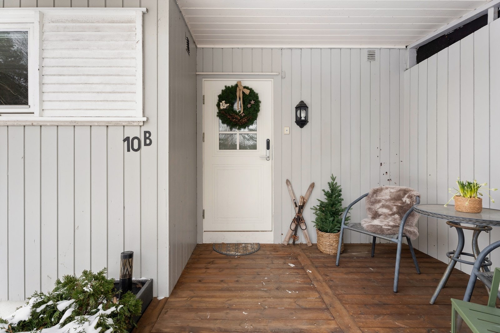 Plass til utemøbler ved inngangspartiet. Galleribilde